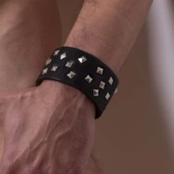 Quriose Studboy BR02KAM Black Leather Studded Bracelet – Vegetable-Tanned Edgy Wristband