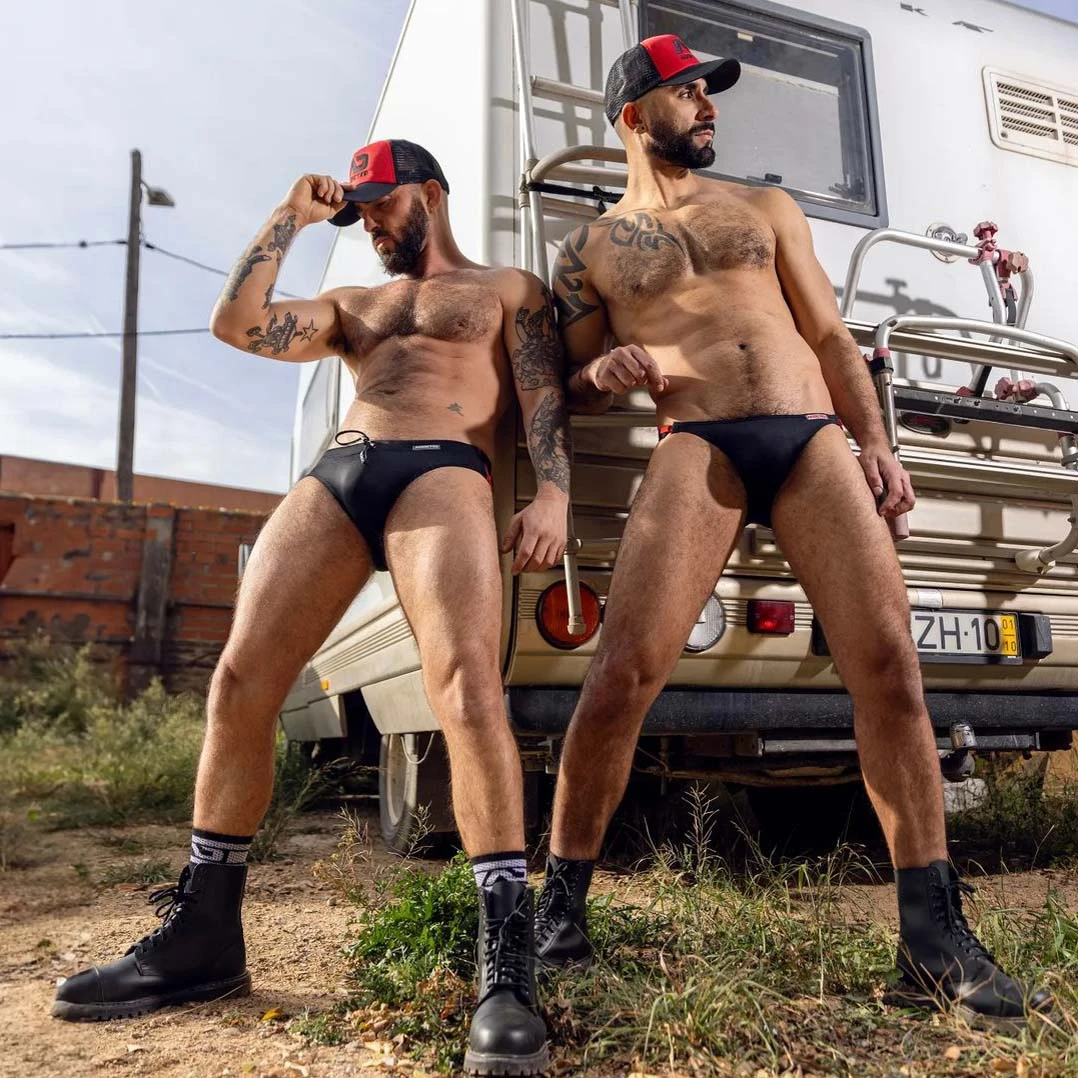 AD Fetish AD385 Rouge & Noir – Casquette Trucker Style SM avec Maille Filet 2 AD Fetish AD385 Rouge & Noir – Casquette Trucker Style SM avec Maille Filet – Image 2