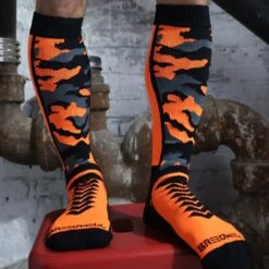 Chaussettes BREEDWELL Orange Neo Camo – Chaussettes Athlétiques Mi-Hautes Style Camouflage -Men Attitude Boutique chaussette bred 231110 orange 4