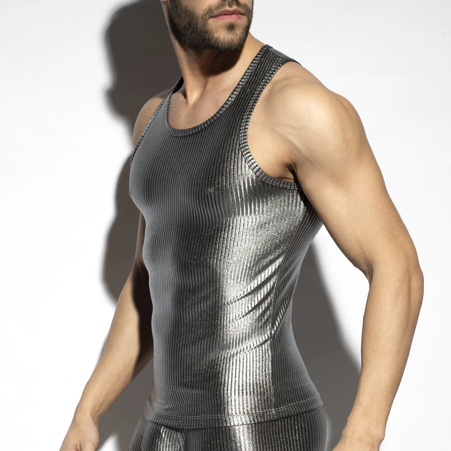 Débardeur ES Collection Art Deco Metallic TS330 Argent – Débardeur Homme Sexy en Microfibre Métallisée 3 Débardeur ES Collection Art Deco Metallic TS330 Argent – Débardeur Homme Sexy en Microfibre Métallisée – Image 3