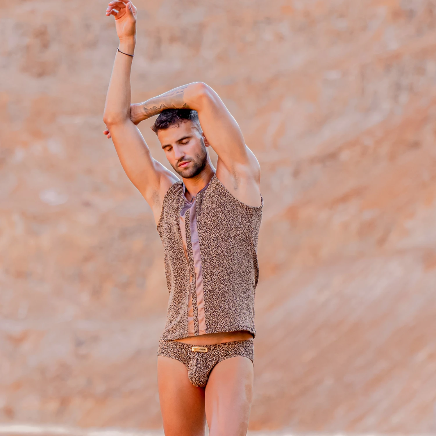 Modus Vivendi King Cheetah 13131 Metallic Tank Top - Shimmering Jacquard Sleeveless Shirt 2 Modus Vivendi King Cheetah 13131 Metallic Tank Top - Shimmering Jacquard Sleeveless Shirt â Image 2