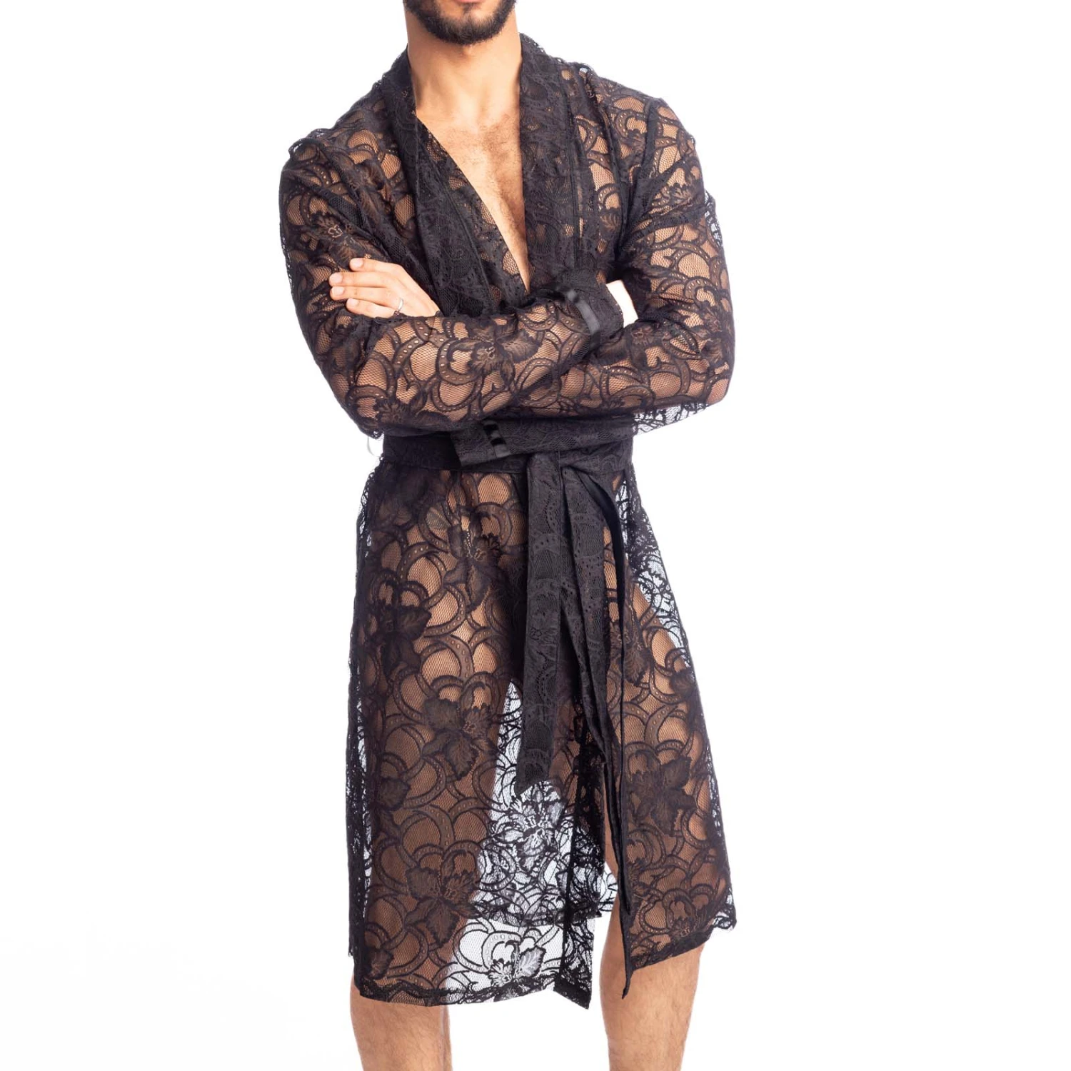 L Homme Invisible Eccitante HW145 – Kimono Peignoir en Dentelle Italienne Noire pour Homme 3 L Homme Invisible Eccitante HW145 – Kimono Peignoir en Dentelle Italienne Noire pour Homme – Image 3