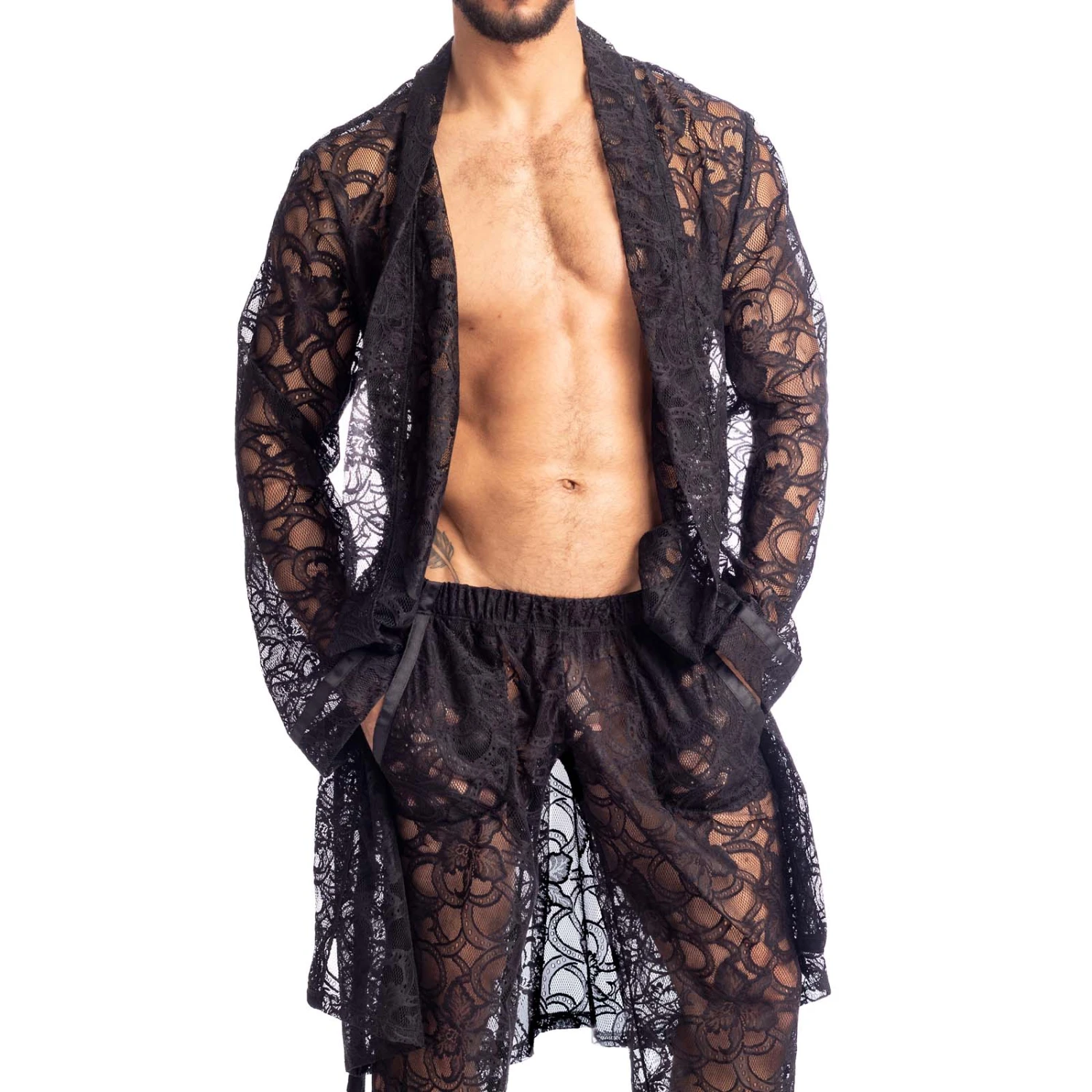 L Homme Invisible Eccitante HW145 – Kimono Peignoir en Dentelle Italienne Noire pour Homme 1 L Homme Invisible Eccitante HW145 – Kimono Peignoir en Dentelle Italienne Noire pour Homme