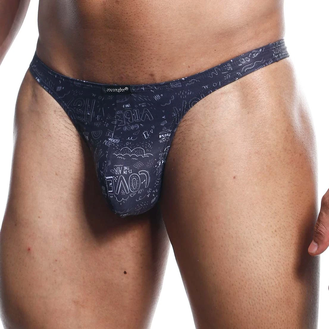 String Joe Snyder J03 Vibes – Imprimé Écritures Sexy pour Homme 1 String Joe Snyder J03 Vibes – Imprimé Écritures Sexy pour Homme