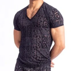 L'Homme Invisible Devore Tattoo Black V-Neck T-Shirt – Celtic Pattern Transparent Fitted Tee -Men Attitude Boutique tshirt hi my73dev noir 4